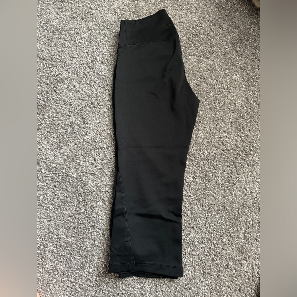New Balance. Size Small Capri Leggings Black